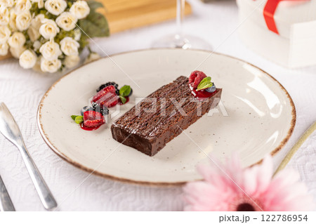 Delicious chocolate cake 122786954