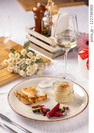 Delicious duck foie gras creme brulee Delicious duck foie gras creme brulee 122786960
