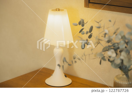 レトロな照明 122787726