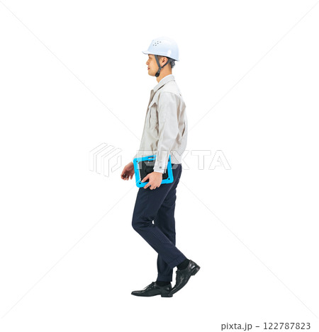 歩く作業服を着たミドル男性 手作業で精密に切り抜いた背景透過全身写真PNG 歩く作業服を着たミドル男性 手作業で精密に切り抜いた背景透過全身写真PNG 122787823