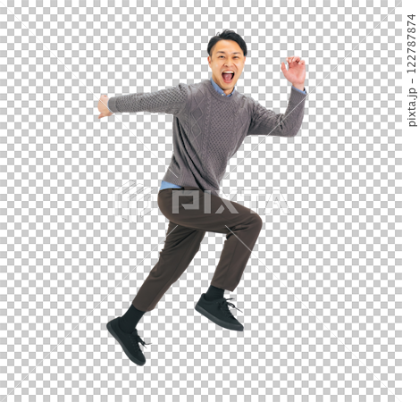 Middle-aged man in casual wear jumping. Full-body photo PNG with transparent background precisely cut out by hand. 122787874