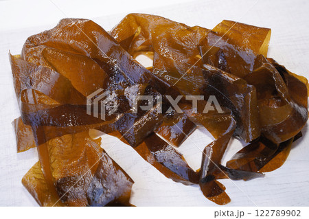 Fresh seaweed wakame on wood background. Japanese food. 122789902