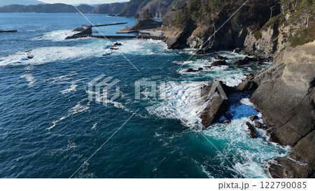 潮吹穴付近からみる日出島漁港（空撮） - 岩手県宮古市,日本 122790085