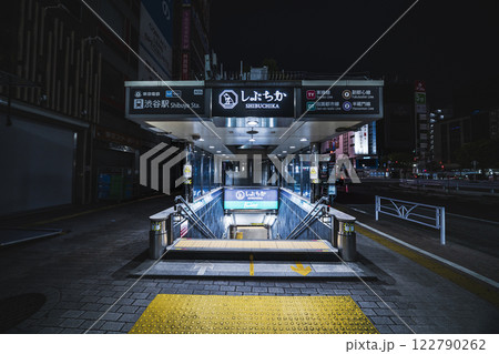 渋谷地下街「しぶちか」の入口【東京都・渋谷区】 渋谷地下街「しぶちか」の入口【東京都・渋谷区】 122790262