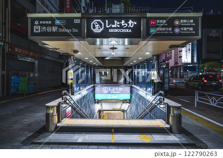 渋谷地下街「しぶちか」の入口【東京都・渋谷区】 渋谷地下街「しぶちか」の入口【東京都・渋谷区】 122790263
