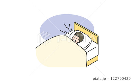 睡眠：歯ぎしりやいびきをかく男性 122790429