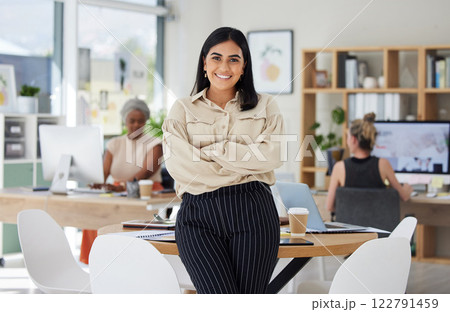 Business woman, entrepreneur and startup small business in the social media content field. Leader or manager of online media, lifestyle blog and global news department with diversity team 122791459