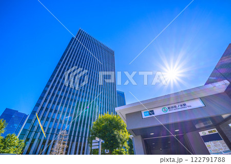 日本の東京都市景観 新御茶ノ水駅や御茶ノ水ソラシティ、ワテラスなどを望む。新時代に希望の光=10日 日本の東京都市景観 新御茶ノ水駅や御茶ノ水ソラシティ、ワテラスなどを望む。新時代に希望の光=10日 122791788