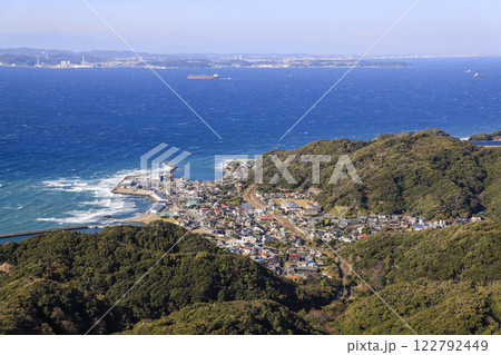 鋸山展望台より撮影した11月の浜金谷港と東京湾 鋸山展望台より撮影した11月の浜金谷港と東京湾 122792449