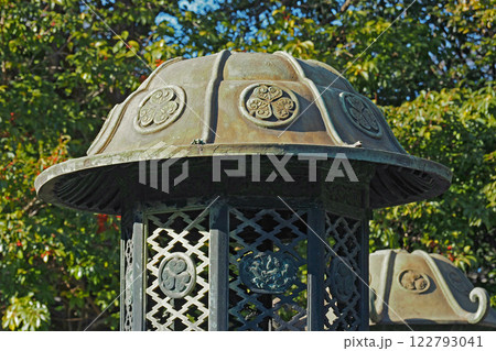 上野東照宮の銅燈籠【東京都台東区】 122793041