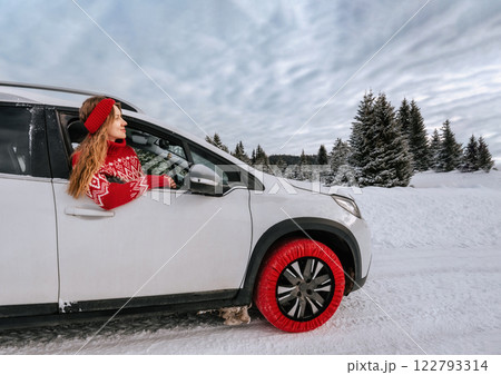 Woman Looking out of Car Window in Winter Forest Woman Looking out of Car Window in Winter Forest 122793314