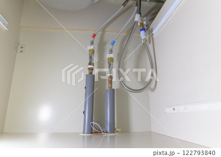 水漏れで交換後の蛇口の配管（継手交換ver ビフォーアフター素材） 122793840