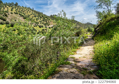 Walking along the Barca da Amieira walkways in Amieira do Tejo, Portugal. 122794060