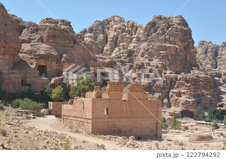 ヨルダン、ペトラ、ペトラ遺跡、カスール・アル・ビント、ナバテア人の神殿 122794292