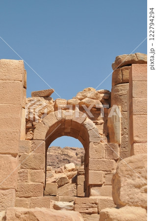 ヨルダン、ペトラ、ペトラ遺跡、大寺院（ゼウス神殿） 122794294