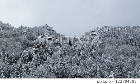 山形　雪景色の山寺 122794385
