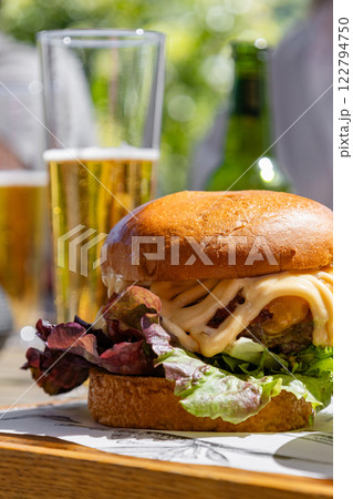 Burger and beer 122794750