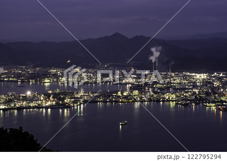 徳山　周南市沿岸部の夜景　山口県周南市 122795294