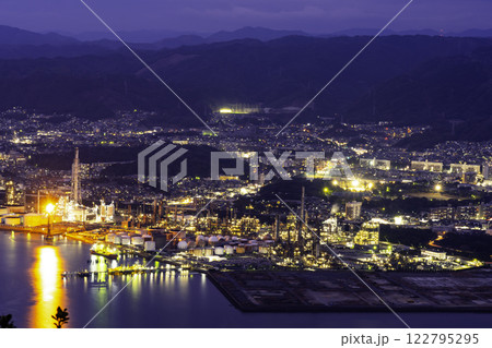 徳山　周南市沿岸部の夜景　山口県周南市 122795295