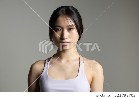 スポーツウェアの美しい女性 スポーツウェアの美しい女性 122795703