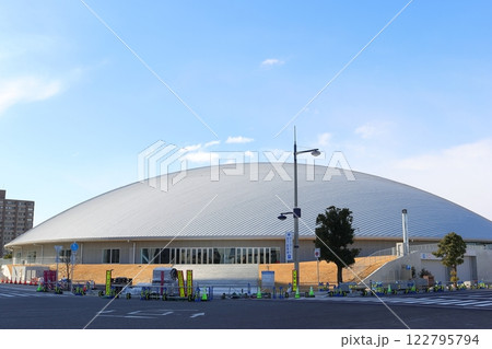 完成間近の中四国最大級のアリーナ 122795794