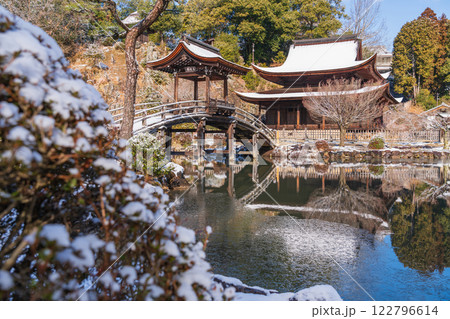 雪の虎渓山永保寺〈岐阜県多治見市〉 雪の虎渓山永保寺〈岐阜県多治見市〉 122796614
