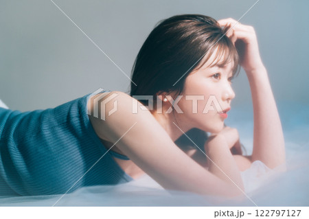 若い女性のビューティーイメージ 122797127