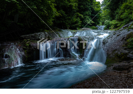 山森の中の滝 山森の中の滝 122797559