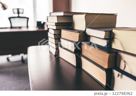 法律事務所の本 法律事務所の本 122798362