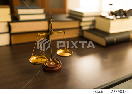 天秤のコンセプトフォト 122798380