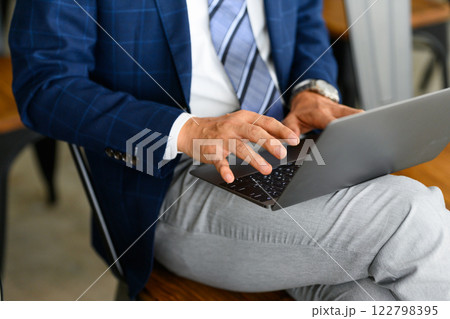 会場での一コマ 122798395