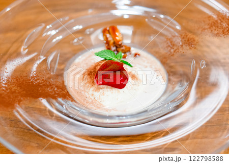 フランス料理　デザート　パンナコッタ 122798588