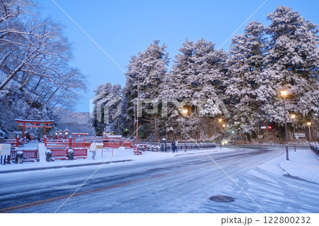 栃木日光_大谷川にかかる神橋の雪景色 栃木日光_大谷川にかかる神橋の雪景色 122800232