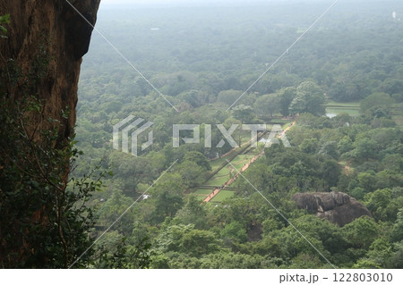 スリランカのシギリアロックから見下ろした景色 スリランカのシギリアロックから見下ろした景色 122803010