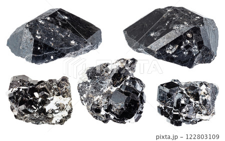natural specimens of uncut melanite rocks cutout natural specimens of uncut melanite rocks cutout 122803109