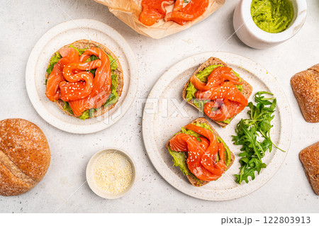 Avocado salmon sandwich 122803913