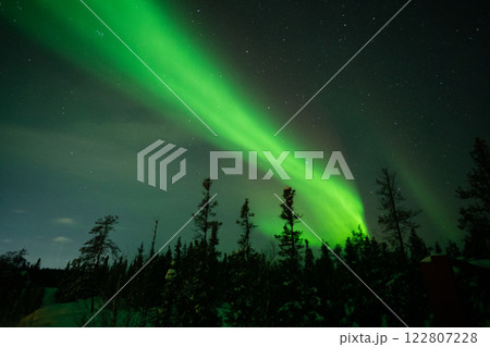 オーロラの見える景色 122807228