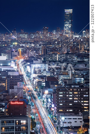 堺市、堺市役所展望ロビーから眺めるあべのハルカスと市街地の夜景 堺市、堺市役所展望ロビーから眺めるあべのハルカスと市街地の夜景 122807413
