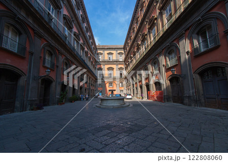 ナポリ王宮中庭(イタリア-ナポリ) 122808060