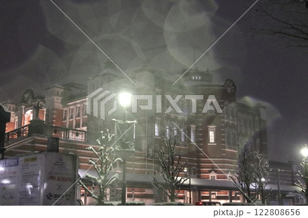 日本の大雪の深谷駅とロータリー 街の風景と外灯 日本の大雪の深谷駅とロータリー 街の風景と外灯 122808656
