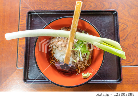 大内宿 ねぎでそばを食べる 名物「ねぎそば」 大内宿 ねぎでそばを食べる 名物「ねぎそば」 122808899