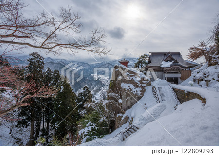 山形県 山寺(宝珠山立石寺) 雪景色 絶景の寺 山形県 山寺(宝珠山立石寺) 雪景色 絶景の寺 122809293