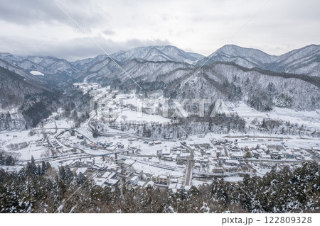 山形県　山寺（宝珠山立石寺）　雪景色　絶景の寺 122809328