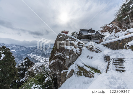 山形県 山寺(宝珠山立石寺) 雪景色 絶景の寺 山形県 山寺(宝珠山立石寺) 雪景色 絶景の寺 122809347