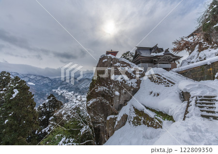 山形県 山寺(宝珠山立石寺) 雪景色 絶景の寺 山形県 山寺(宝珠山立石寺) 雪景色 絶景の寺 122809350