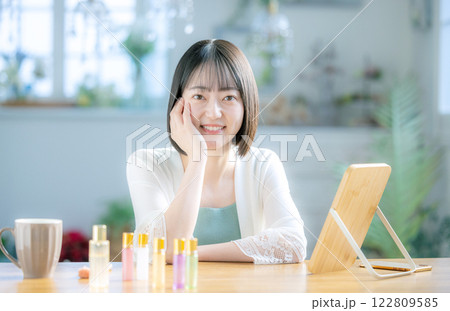 若い女性のスキンケア 若い女性のスキンケア 122809585