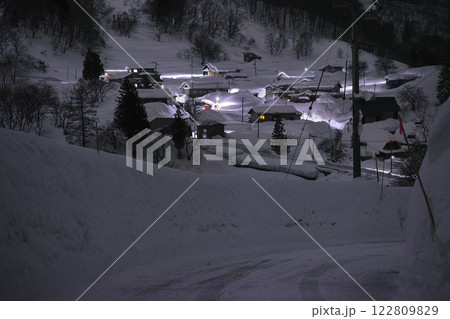 冬の田麦俣 122809829