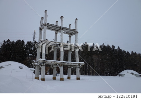 雪の三内丸山遺跡の風景_青森 122810191