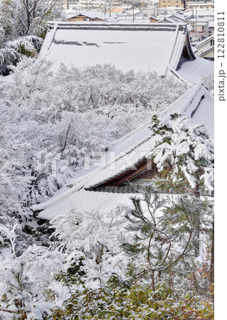 雪の日の圓光寺にて 122810811