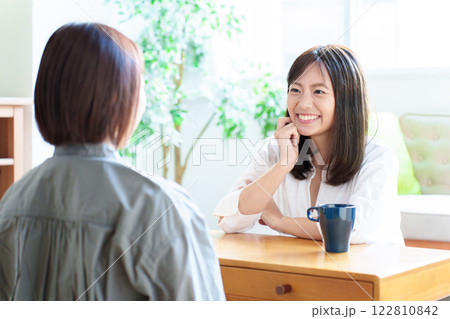 女子会 ママ友 ガールズトーク 女子会 ママ友 ガールズトーク 122810842